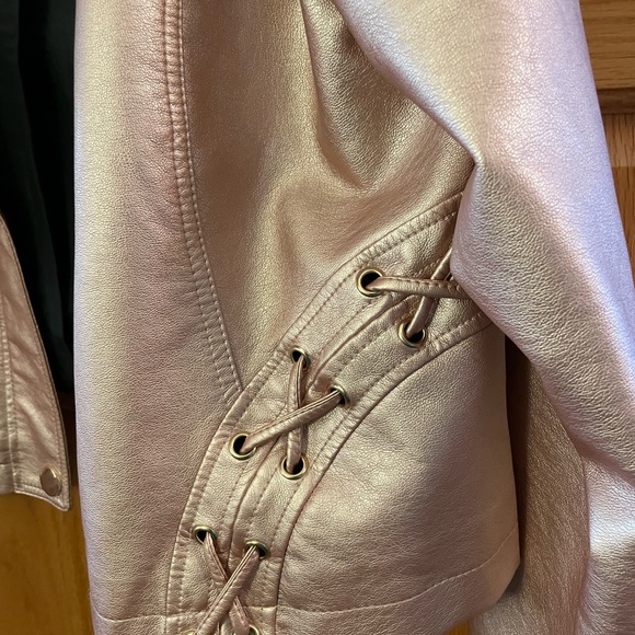 Woman’s faux leather jacket - Picture 3 of 4